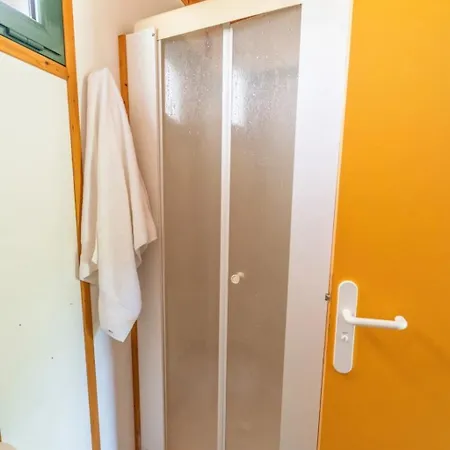 Zecamping Dog Friendly Piscine Chauffee Et Restaurant Bord De Riviere 샬레 Banassac