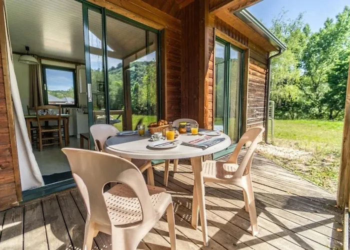 Zecamping Dog Friendly Piscine Chauffee Et Restaurant Bord De Riviere Шале